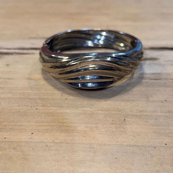 Venus Vintage Hinged Bangle Bracelet - Picture 1 of 6